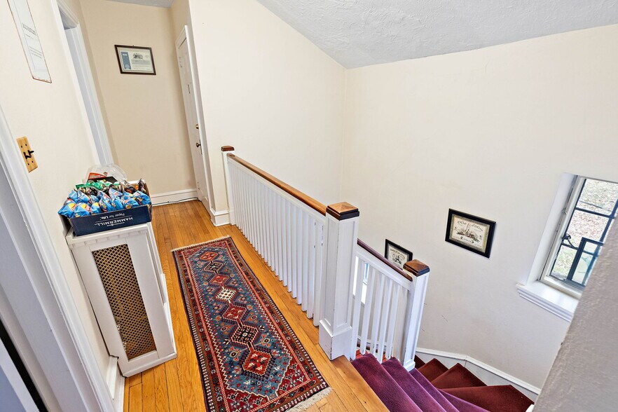 More Photos Of 112 Capitol Trl, Newark Medical For Sale