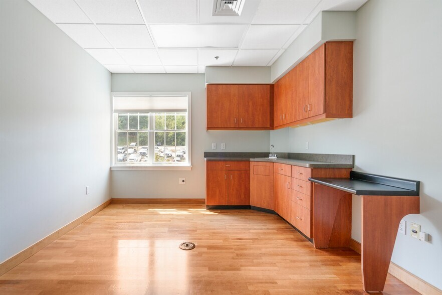 More Photos Of 223 Chief Justice Cushing Hwy, Cohasset Medical For Lease