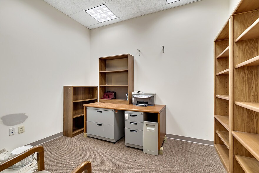 More Photos Of 4229 Lafayette Center Dr, Chantilly Business Park For Lease