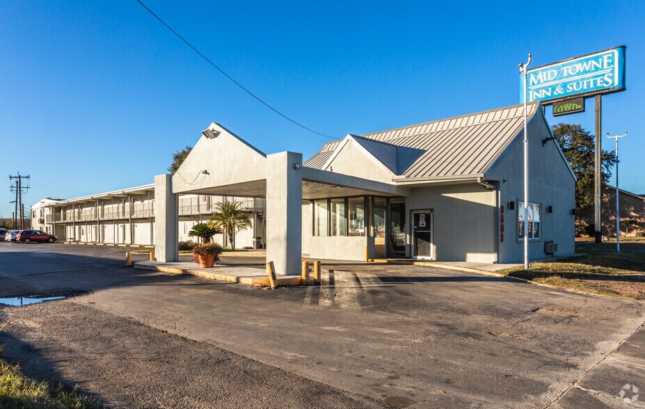More Photos Of 9603 N Interstate 35, San Antonio Hotel For Sale