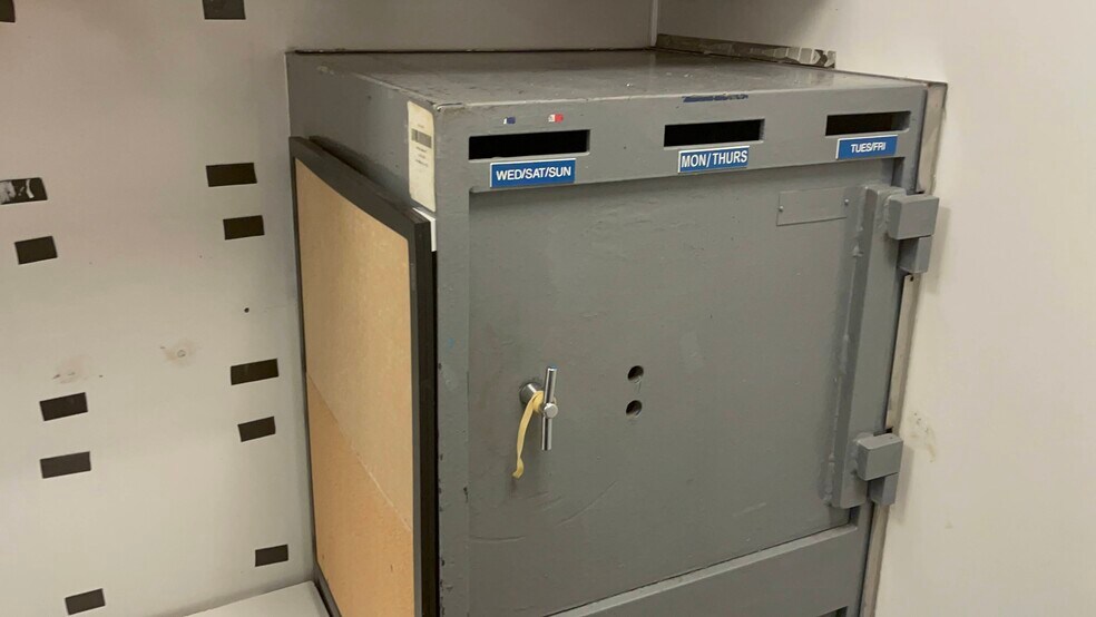 More Photos Of 17431 Dix Rd, Melvindale Fast Food For Lease