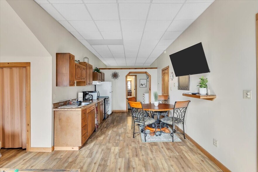 More Photos Of 68 Main St, Whitehall Flex For Sale