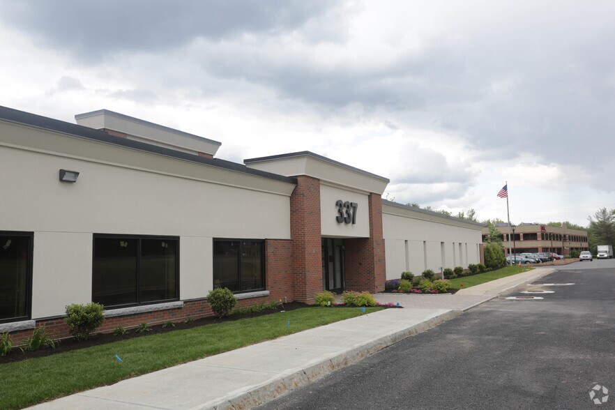 More Photos Of 337 Turnpike Rd, Southborough Research And Development For Lease