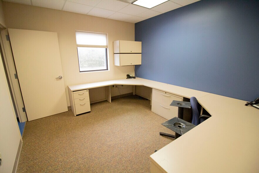 More Photos Of 1206 E Crosstown Pky, Kalamazoo Manufacturing For Lease