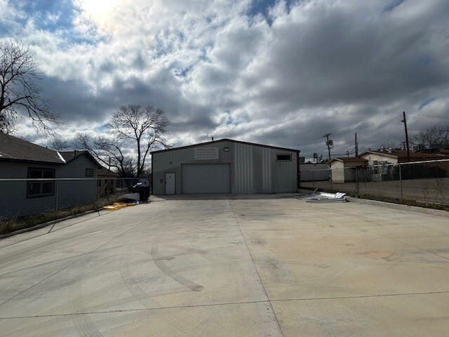 More Photos Of 1213 W Avenue G, Temple Flex For Lease