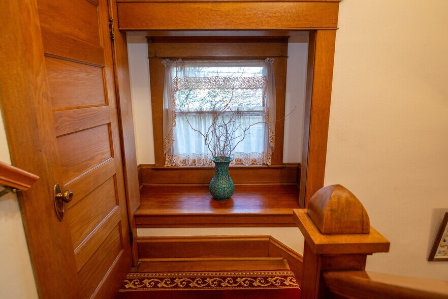 More Photos Of 340 NW 7th St, Corvallis Office For Sale