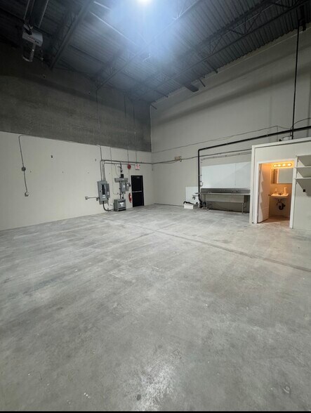 More Photos Of 32885 Mission Way, Mission Warehouse For Lease