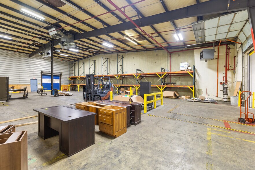 More Photos Of 1120 Commercial Blvd N, Arlington Warehouse For Sale