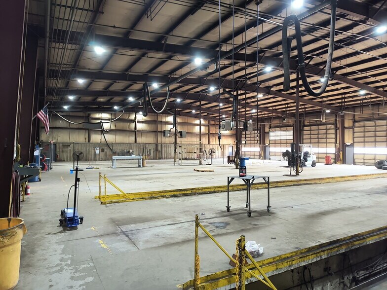 More Photos Of 5211 Oster Rd, Sheffield Village Truck Terminal For Lease
