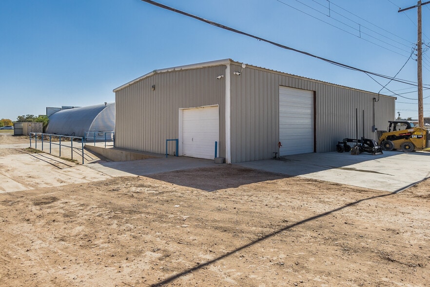 More Photos Of 6636 Canyon Dr, Amarillo Warehouse For Sale