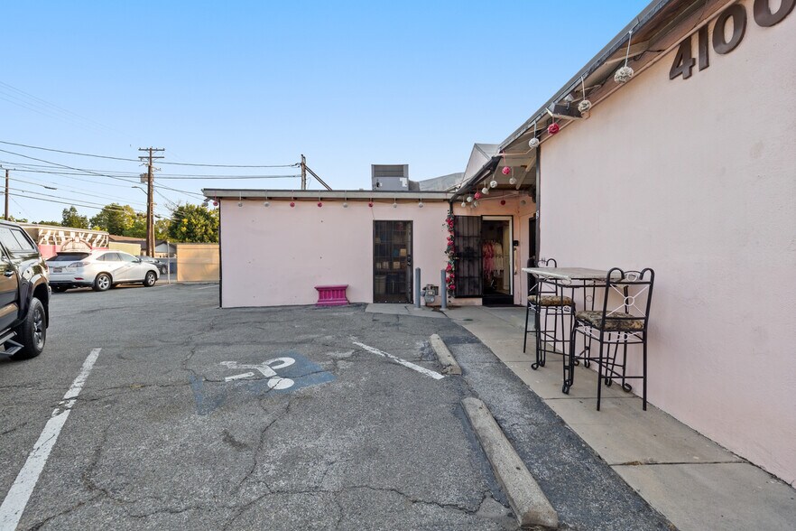 More Photos Of 4100-4102 W Magnolia Blvd, Burbank Storefront For Sale