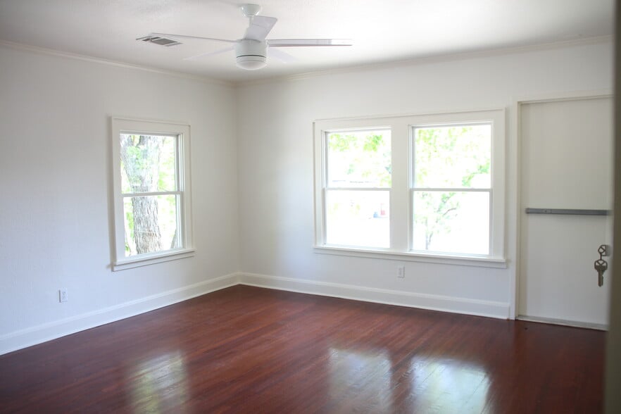 More Photos Of 1604 Nueces St, Austin Office Residential For Lease