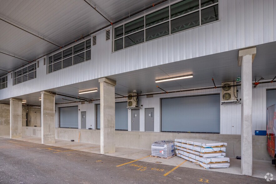 More Photos Of 3333 Bridgeway St, Vancouver Light Distribution For Lease