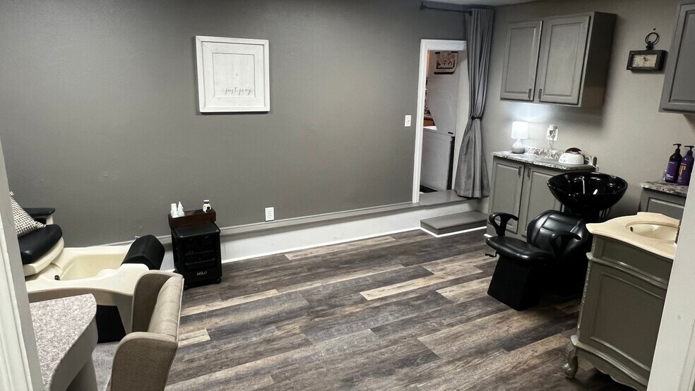 More Photos Of 508 E 6th St, Sheridan Storefront For Sale