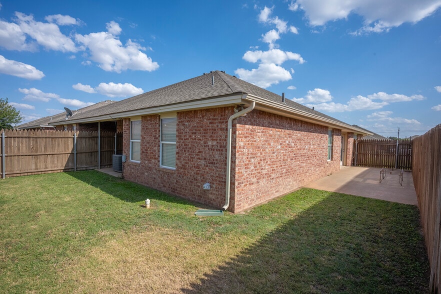 More Photos Of 5710 Fordham St, Lubbock Specialty For Sale