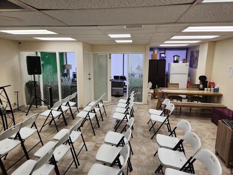 More Photos Of 438-444 Hobron Ln, Honolulu Office For Sale