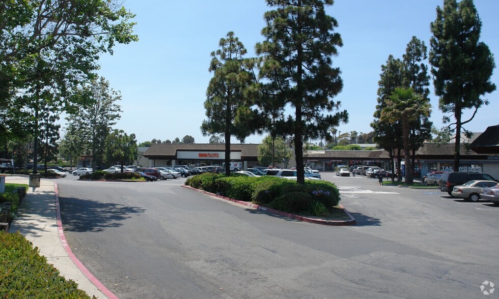 More Photos Of 1839 W Vista Way, Vista General Retail For Lease