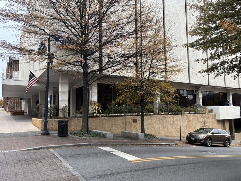 More Photos Of 828 Main St, Lynchburg Office For Lease