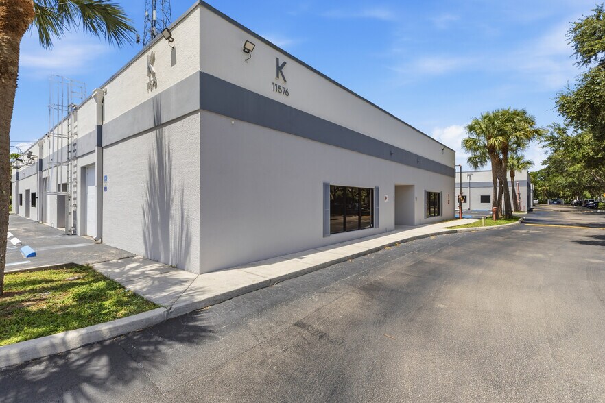 More Photos Of 11576 Pierson Rd, Wellington Warehouse For Lease