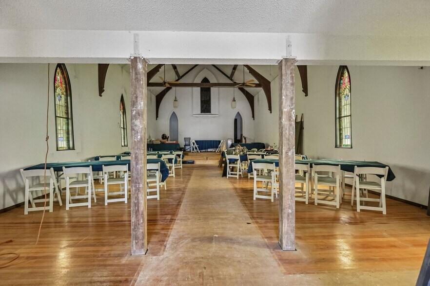 More Photos Of 206 W Spruce St, Gillespie Religious Facility For Sale
