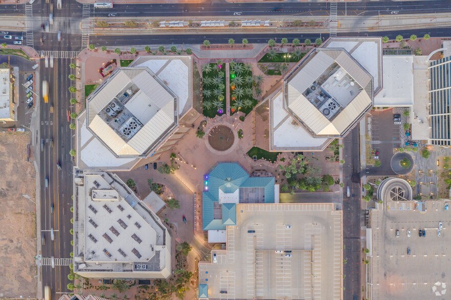 More Photos Of 2901 N Central Ave, Phoenix Office For Lease