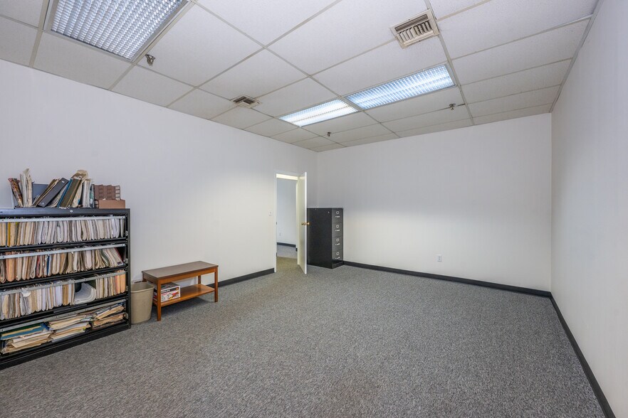 More Photos Of 119 Naylon Ave, Livingston Warehouse For Lease