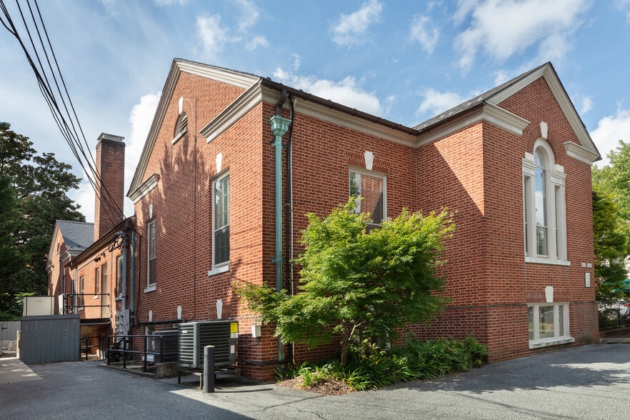 Primary Photo Of 116-120 Record St, Frederick Office Residential For Lease