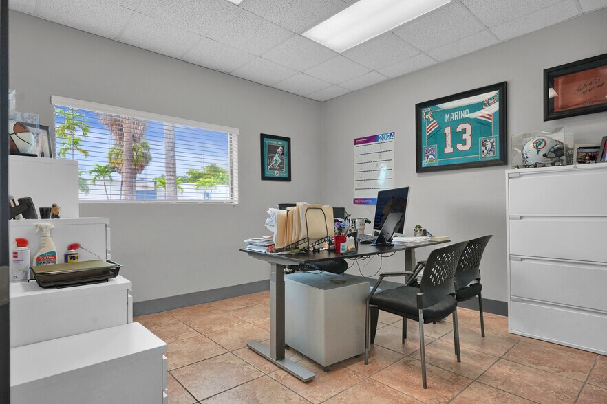 More Photos Of 8111-8119 NW 33rd St, Miami Warehouse For Sale