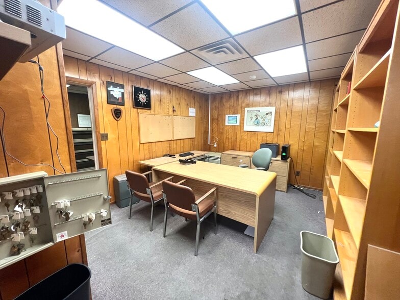More Photos Of 80-88 Holmes Street, Belleville Warehouse For Sale