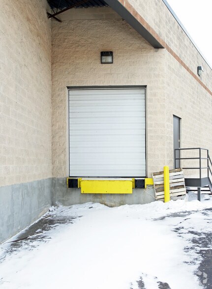 More Photos Of 4N270-4N274 84 Ct, Hanover Park Warehouse For Lease