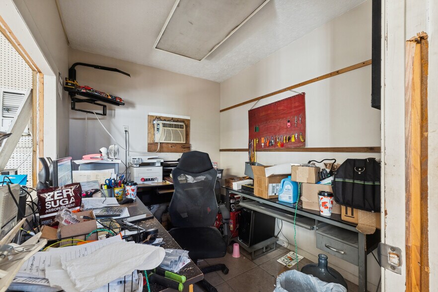 More Photos Of 1220 W 19th St, Panama City Auto Repair For Sale
