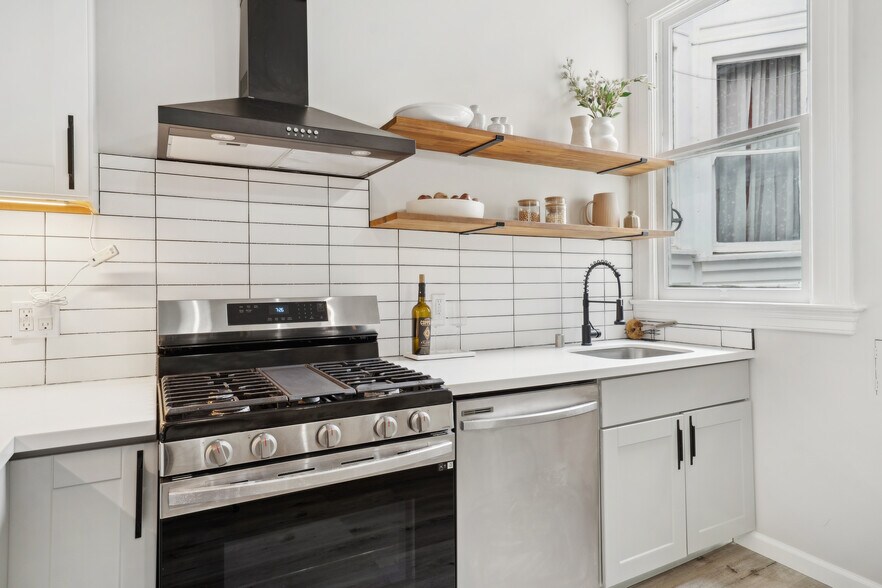 More Photos Of 17-19 Card Aly, San Francisco Apartments For Sale