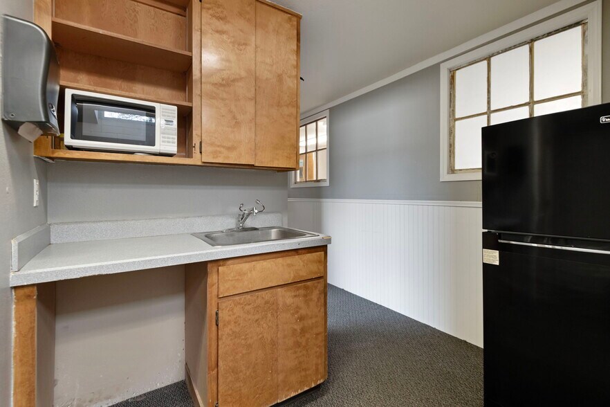 More Photos Of 16440 Finley Butte Rd, La Pine Office For Sale