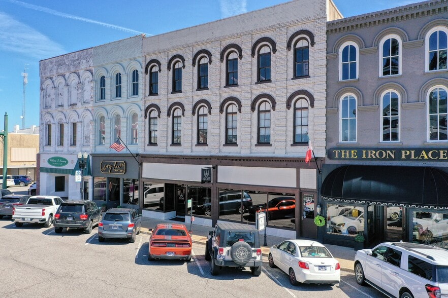 Primary Photo Of 121 N Poplar St, Paris Storefront Retail Residential For Lease