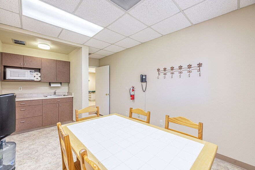 More Photos Of 44725 10th St W, Lancaster Medical For Sale