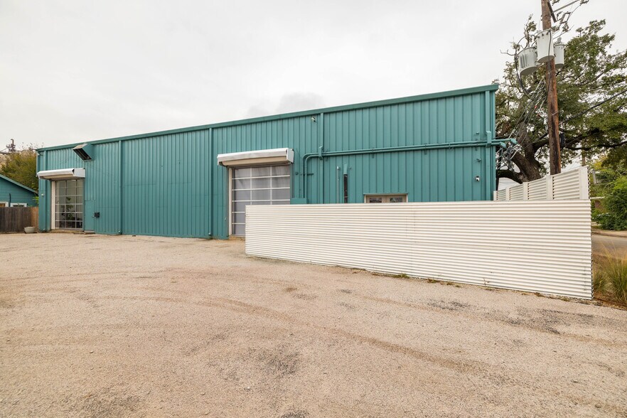 More Photos Of 3915 McKinney St, Houston Light Distribution For Sale
