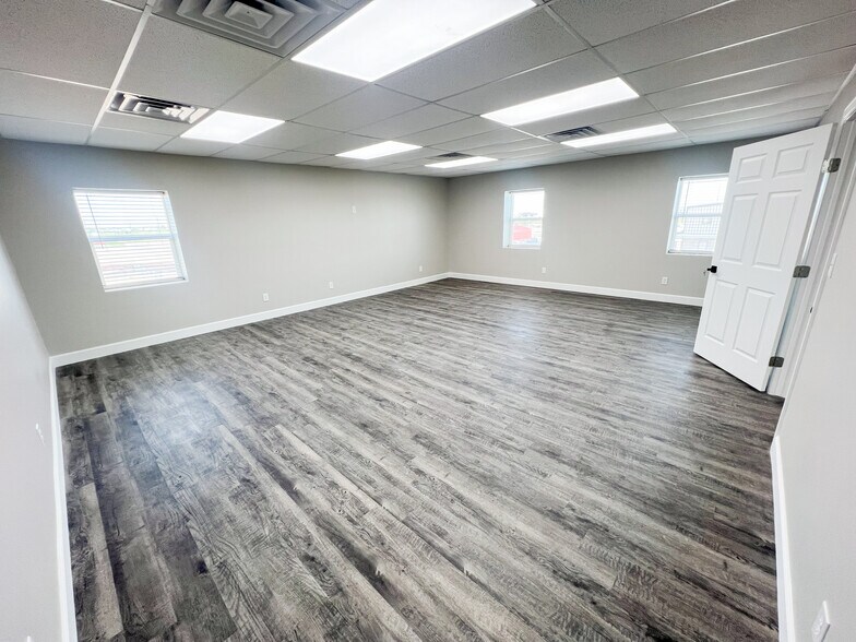 More Photos Of 4713 County Road 128, Midland Warehouse For Lease