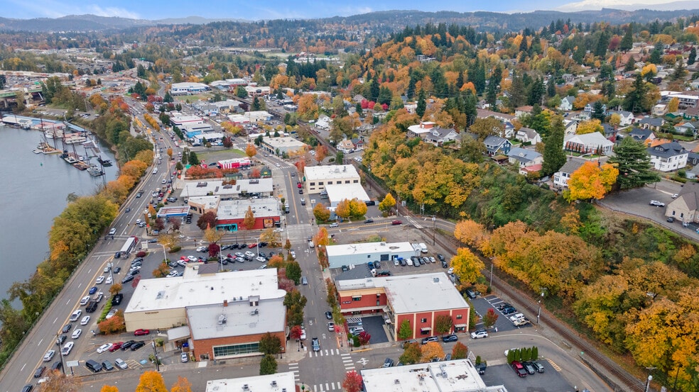More Photos Of 900 Main St, Oregon City Storefront Retail Office For Lease