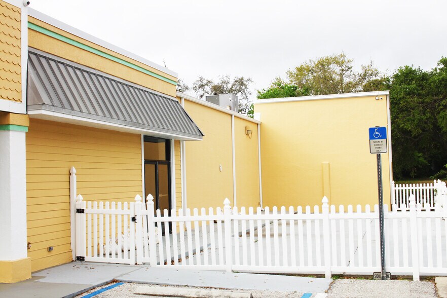 More Photos Of 3740 S Ridgewood Ave, Port Orange Freestanding For Sale