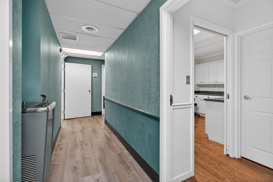 More Photos Of 2039 Indian Rocks Rd, Largo Medical For Lease