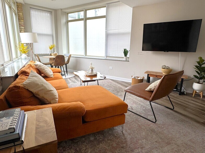 More Photos Of 2038-2048 W Touhy Ave, Chicago Apartments For Sale