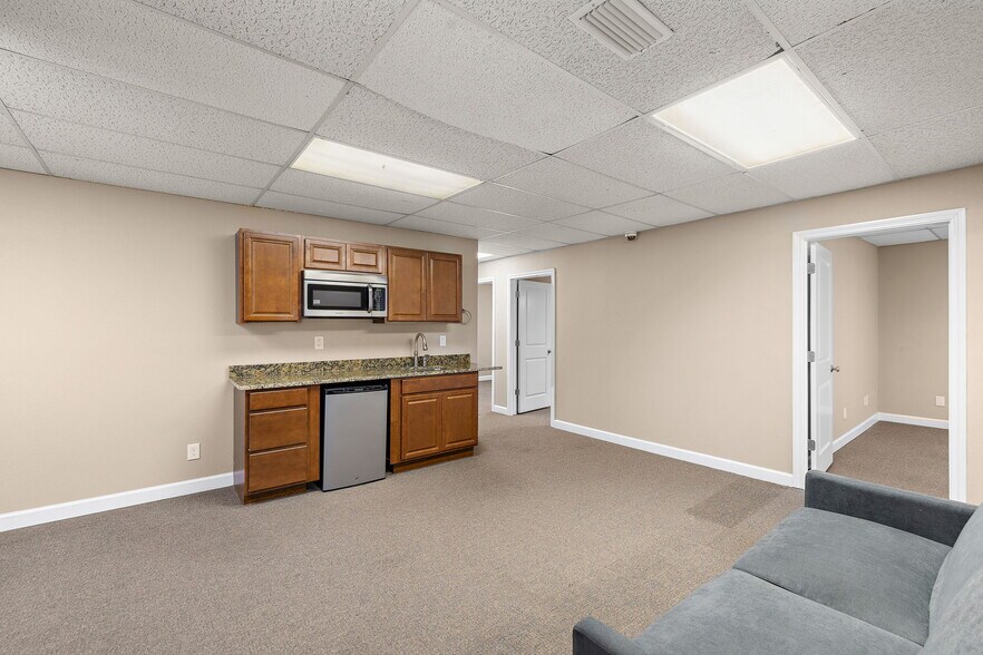 More Photos Of 13740 Research Blvd, Austin Office For Sale