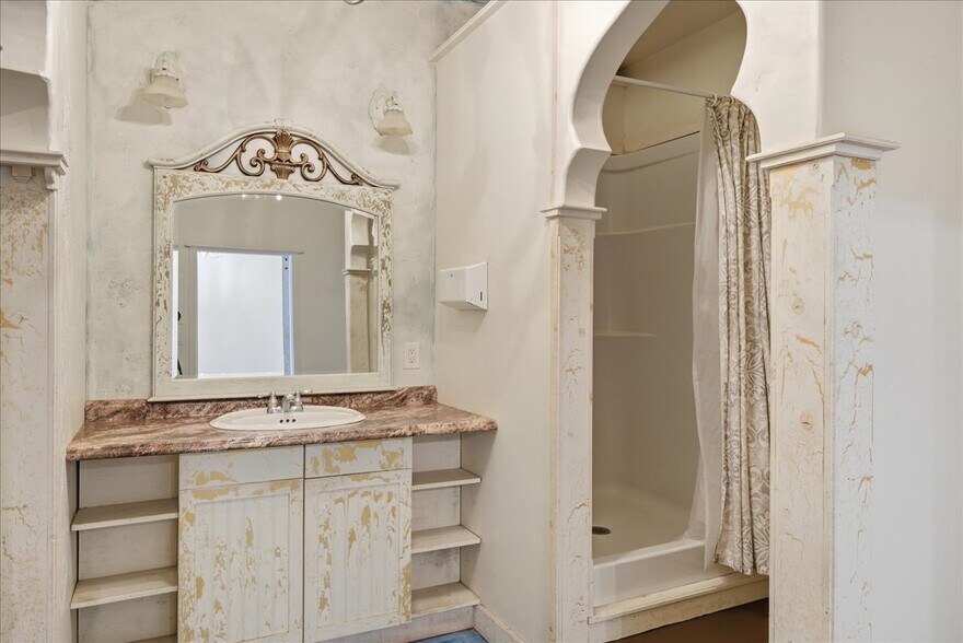 More Photos Of 145 N Market St, Wailuku Storefront Retail Residential For Lease