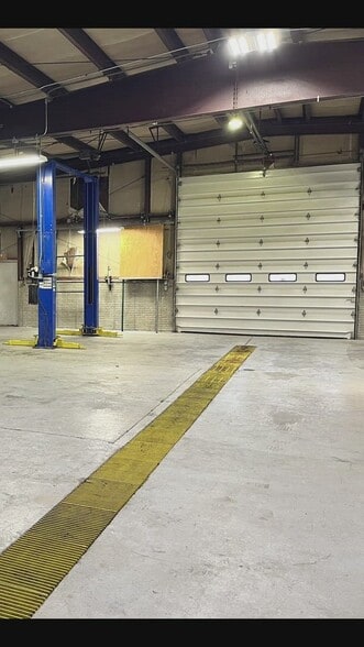 Primary Photo Of 401 Kent Ct, Midland Flex For Sale