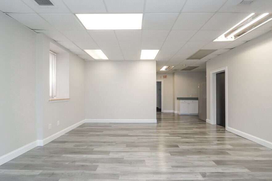 More Photos Of 939-941 E Columbus Ave, Springfield Office For Sale