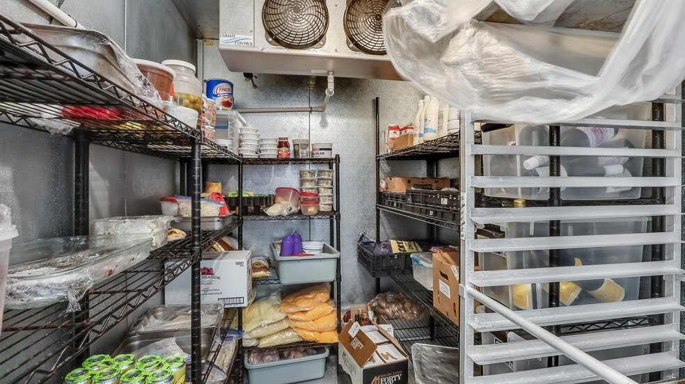 More Photos Of 1114 Bluebird rd, Eagle River Bar For Sale