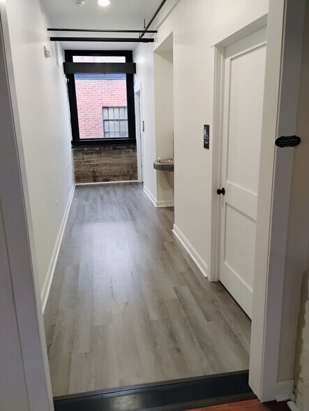 More Photos Of 409 5th St, Lynchburg Storefront Retail Office For Lease