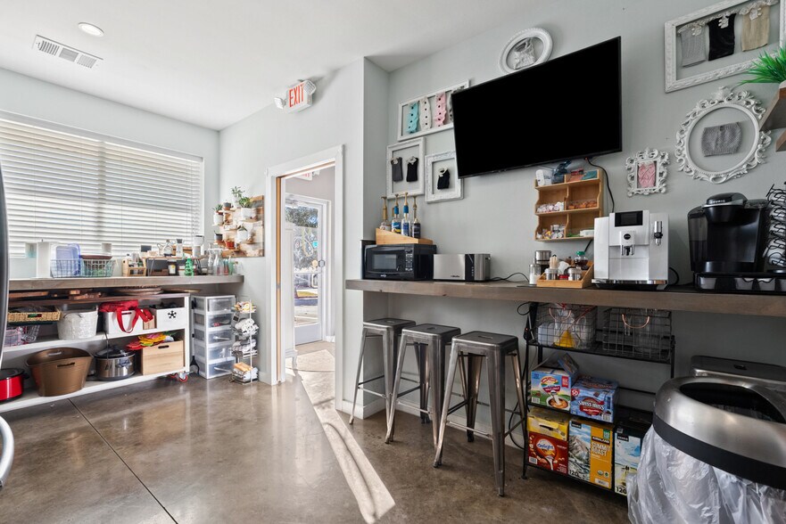 More Photos Of 2000 Windy Ter, Cedar Park Warehouse For Sale