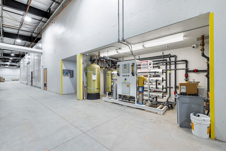 More Photos Of 1450 Enterprise Dr, Lemoore Warehouse For Sale