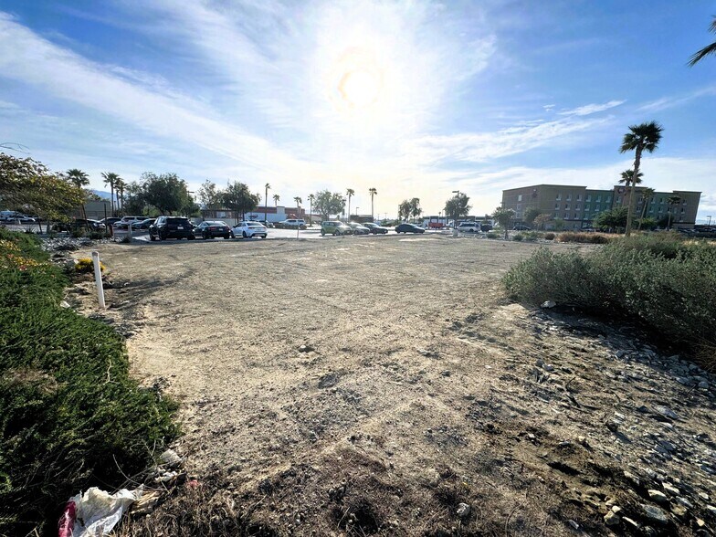 More Photos Of 31330 Bob Hope Dr, Cathedral City Land For Lease